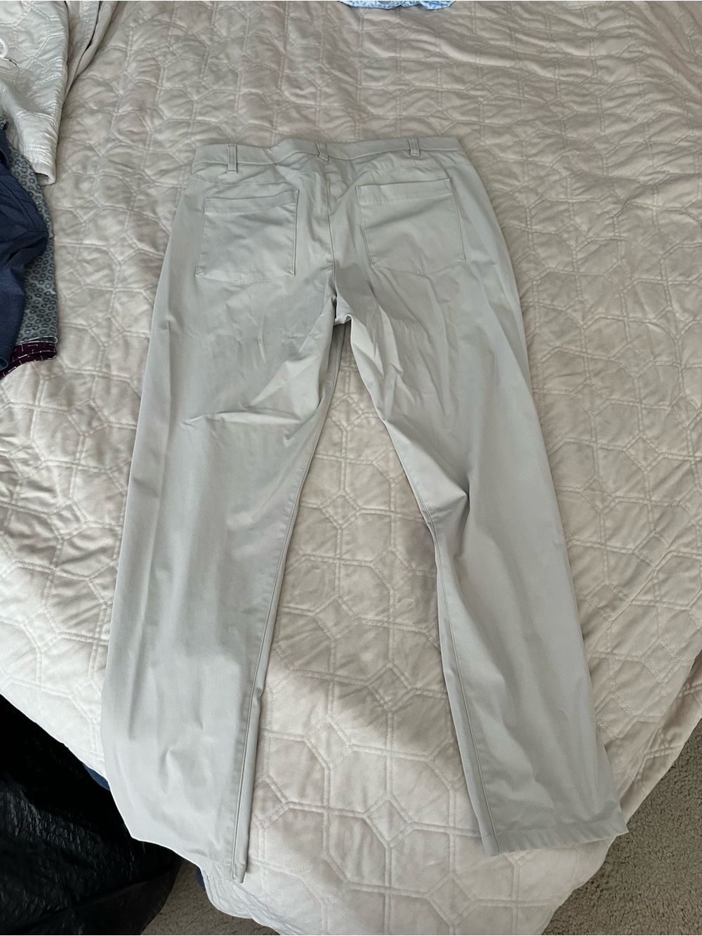 Greg Norman Collection Men's Chinos in Light Gray